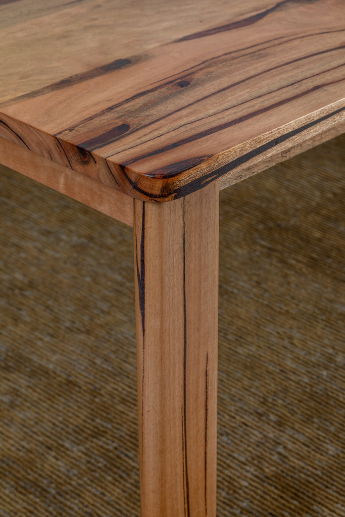 Molmo Dining Table